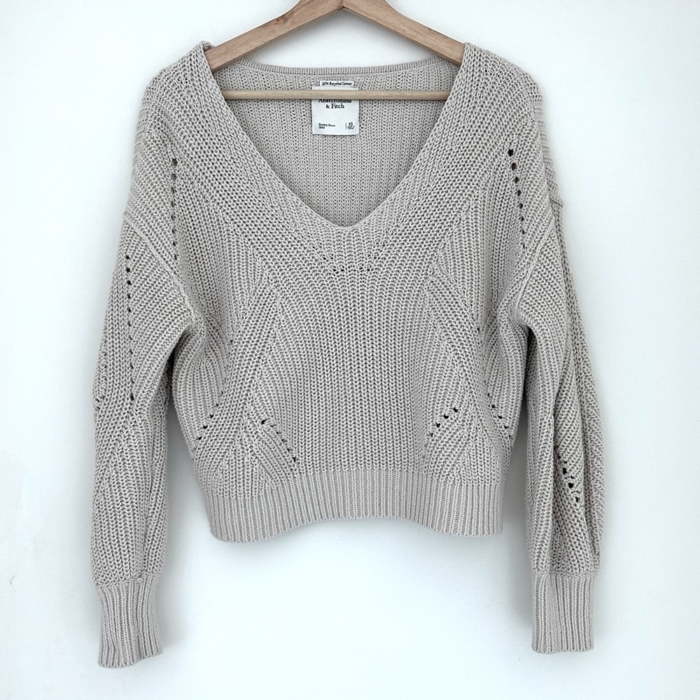 Abercrombie & Fitch A&F V Neck Knit Sweater - XS - Beige